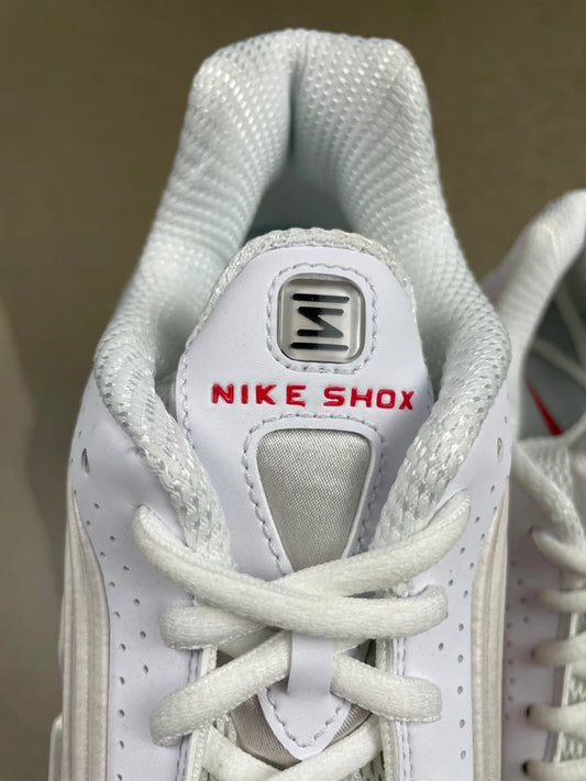 Nike Shox R4( Str.38,5)