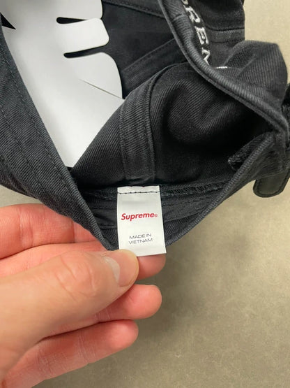 Supreme Distressed Script 6-Panel cap(Str en størelse)