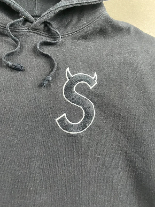 Supreme S Logo Hooded Sweatshirt (FW22)(Størelse Medium)