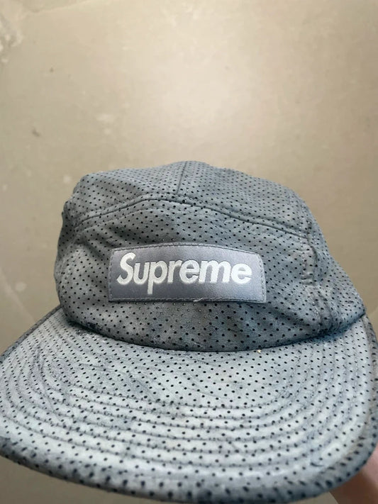 Supreme Perforated Reflective Camp Cap(Størelse en størelse)