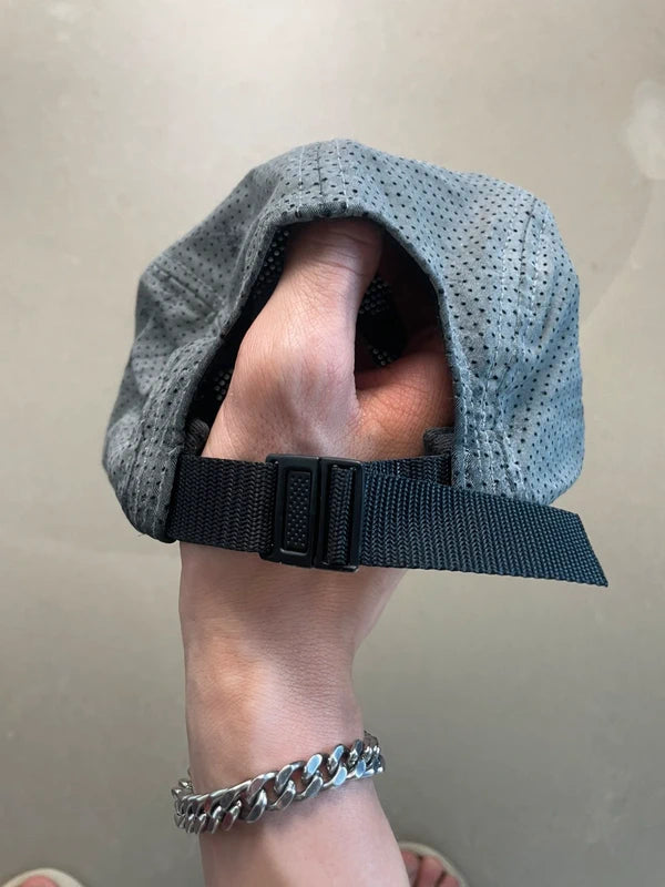 Supreme Perforated Reflective Camp Cap(Størelse en størelse)
