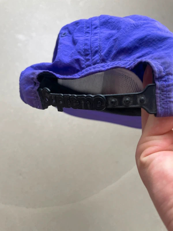 Supreme Nylon Collegiate Logo 5(Størelse en størelse)