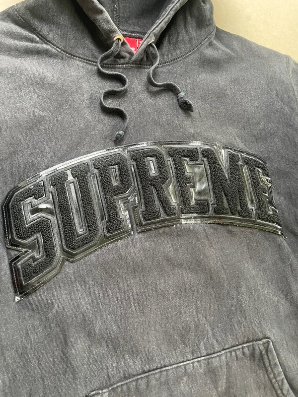 Supreme Patent/Chenille Arc Logo Hooded Sweatshirt(Størelse Large)