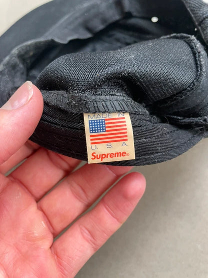 Supreme Pique Piping Camp Cap(Størelse en størelse)