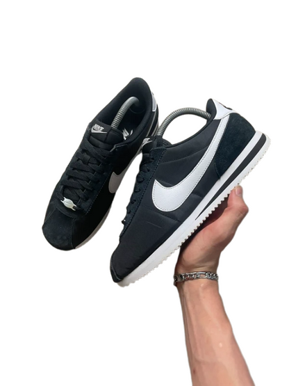 Nike cortez Black/White(Størelse 41 EU)
