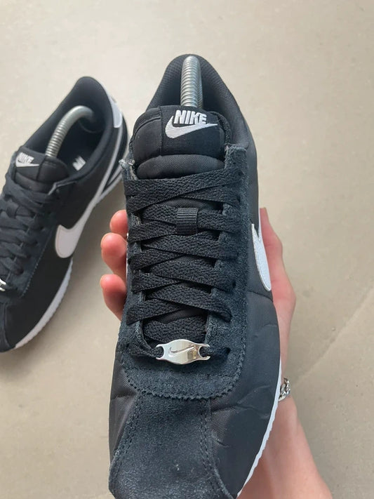 Nike cortez Black/White(Størelse 41 EU)