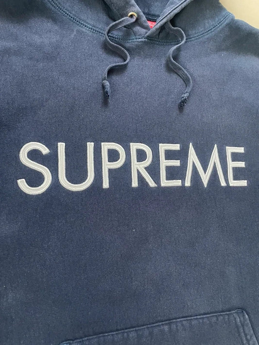 upreme Capital Hooded Sweatshirt(Størelse Medium)
