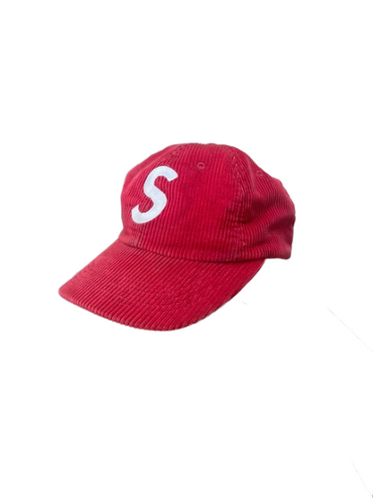 Supreme Corduroy S Logo 6 Panel (FW24) Bright Red(Størelse en størelse)