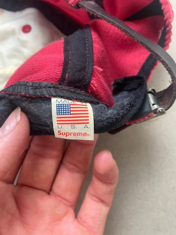 Supreme Corduroy S Logo 6 Panel (FW24) Bright Red(Størelse en størelse)