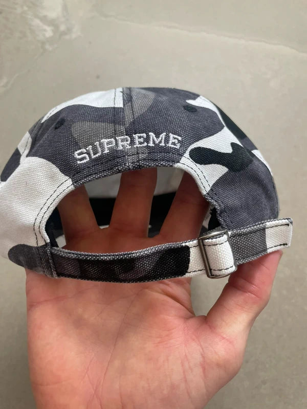 Supreme Pigment Coated Canvas S Logo 6-Panel Snow Camo - FW25(Størelse en størelse)