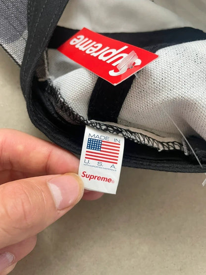 Supreme Pigment Coated Canvas S Logo 6-Panel Snow Camo - FW25(Størelse en størelse)