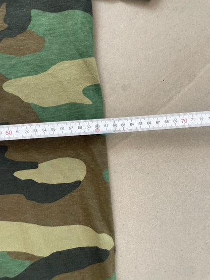 Supreme World Famous Tee Woodland Camo Men's - SS26(Størelse XLarge)