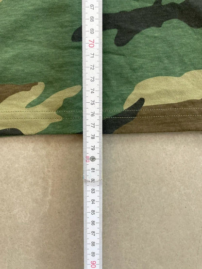 Supreme World Famous Tee Woodland Camo Men's - SS26(Størelse XLarge)