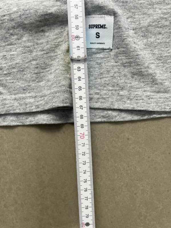 Supreme Collegiate Appliqué S/S Top Grey Men's - FW25(Størelse Small)