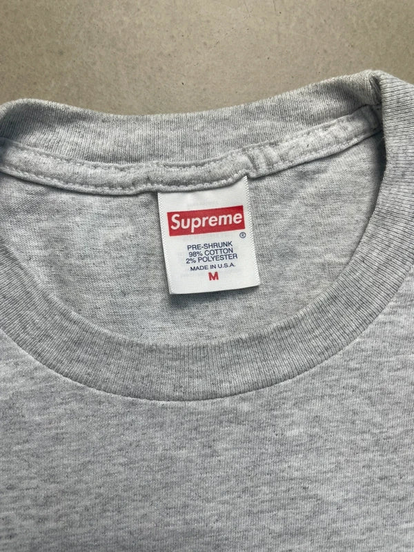 Supreme Varsity Tee Ash Grey(Størelse Medium)